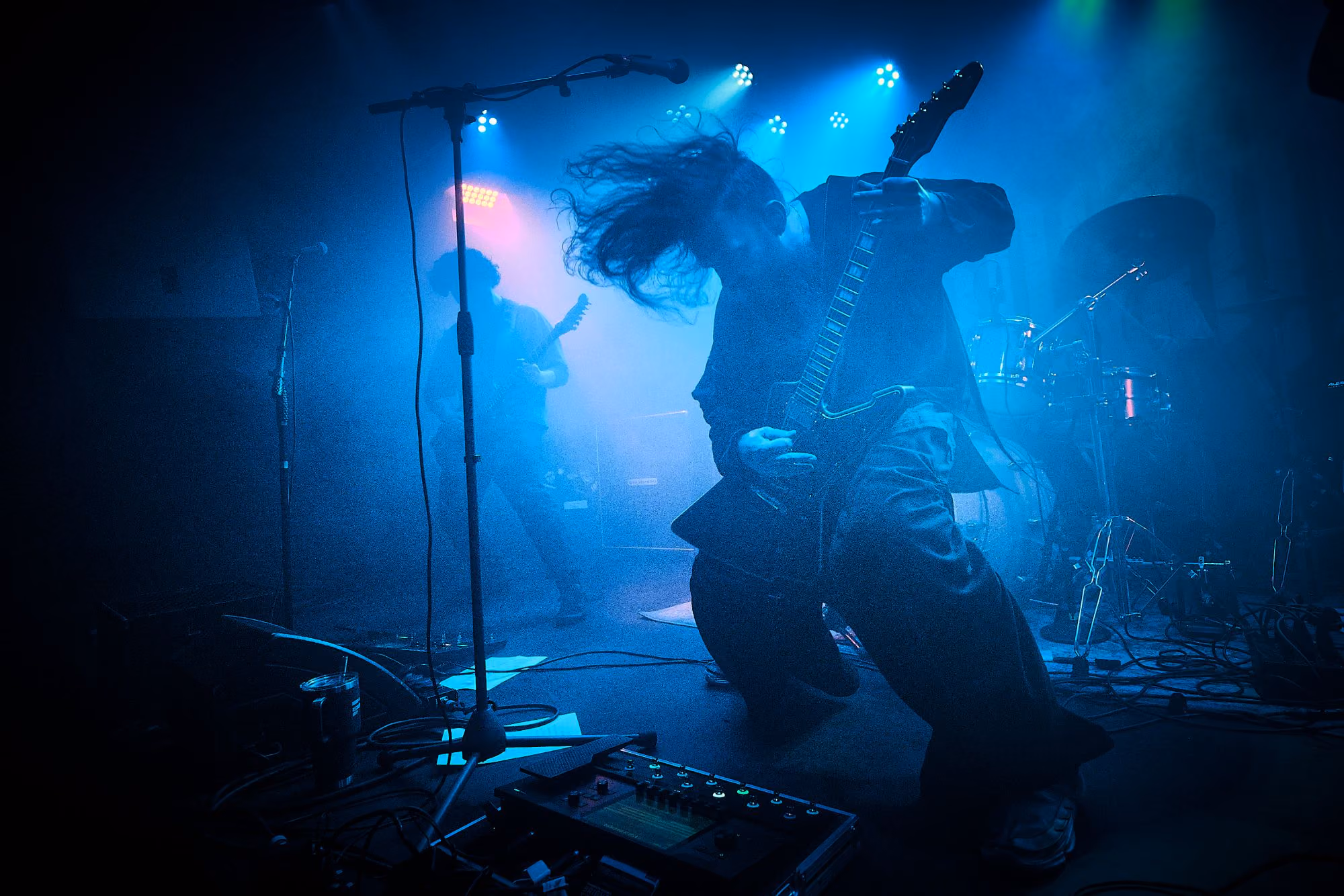 Skyloth performing live